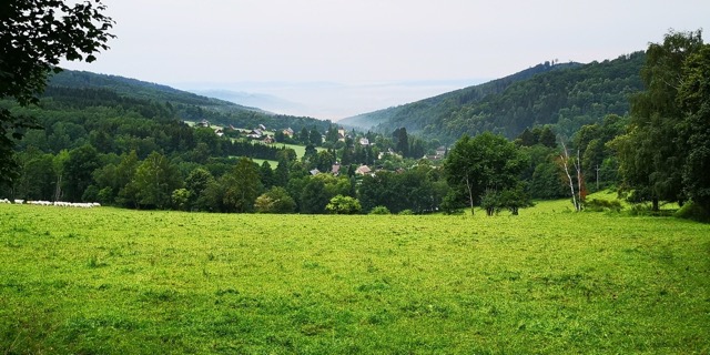 Výhled na horskou vesnici